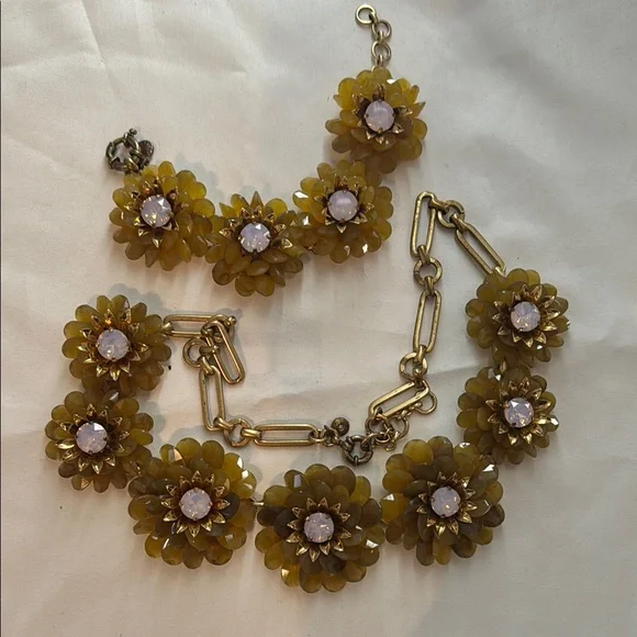 J. Crew Gold and Yellow Floral Necklace and matching bracelet - Picture 4 of 6